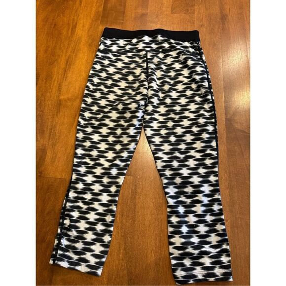 Woman’s Nike dri fit Capri joggers run fast, live fearless size small Capri work - Picture 4 of 5
